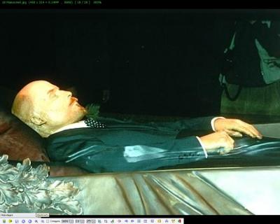 Прикрепленное изображение: 18 Мавзолей Бронированный саркофаг с телом Ленина.jpg